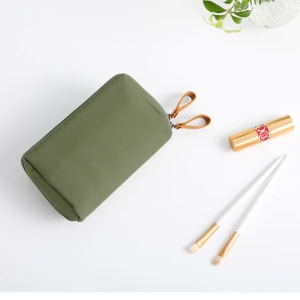 手拿迷你口紅包休閒收納旅行包