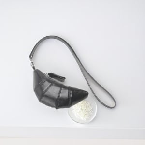 掛脖可愛牛角可頌設計斜背小包