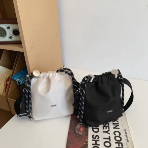 時尚簡約休閒抽繩手機斜背包