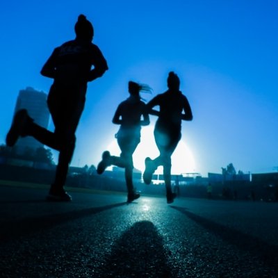 告別高溫！夏季夜跑與水上運動客製周邊指南